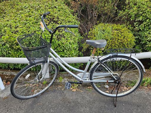 【リサイクルショップどりーむ鹿大前店】No.1578　26インチ自転車　シティサイクル　シルバー　ハロゲンライト　鍵付き　チェーンフルカバー