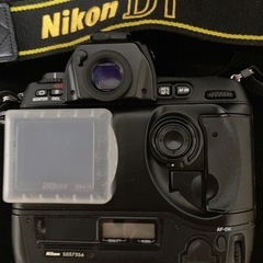 Nikon D1 デジタル一眼レフカメラ【動作品】① Nikon D1 デジタル一眼レフカメラ【動作品】①