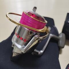 釣具　DaiwaトーナメントISOZ3000LB　スタジオオーシャンマーク・エンブレムの替えスプール2個・リールケース・スプールケース付き