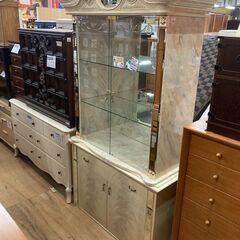 愛品倶楽部柏店】ガラス扉照明付きキャビネット ヨーロピアンデザイン