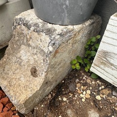 花壇などに使用する石