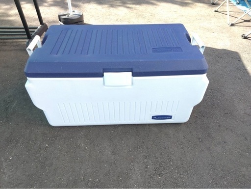 ● Rubbemaid 80  ラバーメイド 大型 クーラーボックス 推定80L 保冷剤付 ハードクーラー  鮭 釣り 船釣り サーフ釣り キャンプ BBQ アウトドア などに！ 中古品 ③