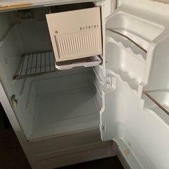 値下げしました　昭和の冷蔵庫　日立　元気で働いていますね