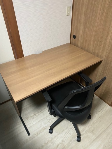 「配送可能」　オフィス用机と椅子