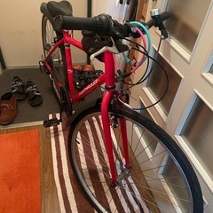 赤のクロスバイク