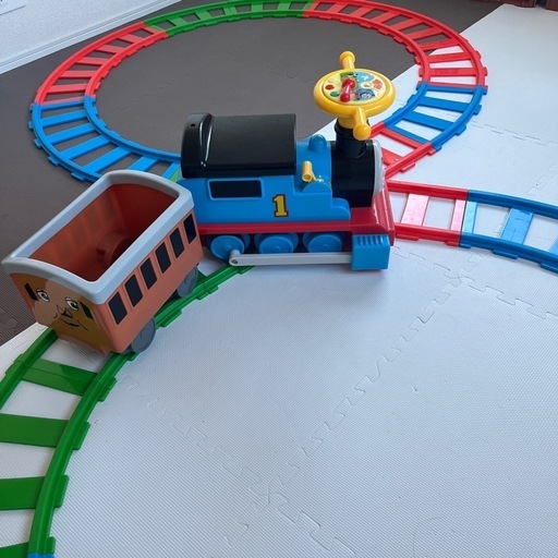 トーマス 電動 乗用車