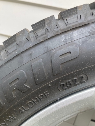 165/65R15 タフト使用 スタッドレスタイヤ バリ溝 ダイハツ タフト用 