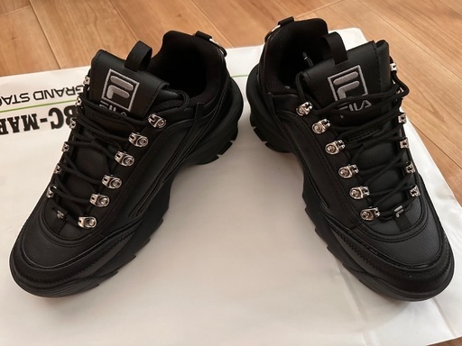 スニーカー　FILA