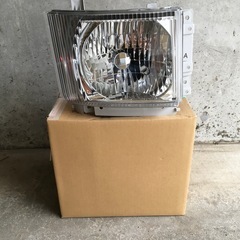 いすゞ　エルフトラック右側ヘッドランプ新品