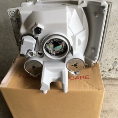 いすゞ　エルフトラック右側ヘッドランプ新品