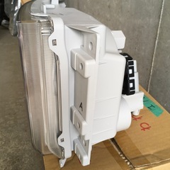 いすゞ　エルフトラック右側ヘッドランプ新品