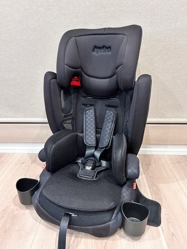 【取引中】アップリカ　　エアグルーヴプラス　　チャイルドシート　ジュニアシート