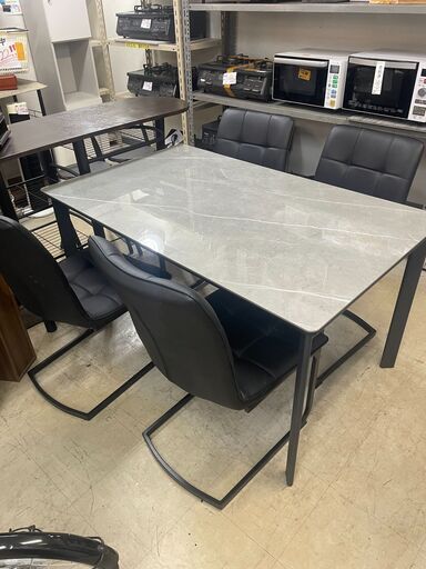 リサイクルショップどりーむ荒田店 No12661 ダイニングテーブルセット　大理石風ガラス天板　椅子４脚付き　訳アリ品のため格安！　定価約７万円　※商品説明欄を必ずお読みください