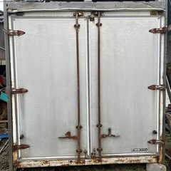 トラック用アルミコンテナ　2トンクラス？倉庫車庫物置などに