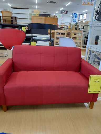 赤いソファー U2279】ソファ2人用 赤 二人掛けロータイプソファ | イオンスタイル