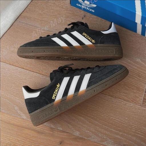 新品限定モデルadidas originals Handbal SPEZIAL スエードスニーカー　アディダス ブラックホワイト スニーカー 25.5センチ