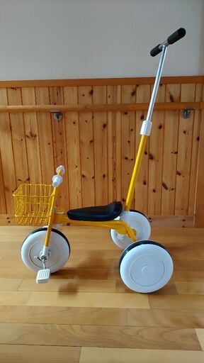 無印良品  三輪車 舵取り棒付き、かご付き イエロー