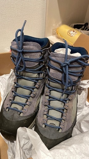 モンベルウィメンズ登山靴23.5