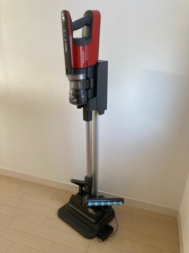 【中古品】2018年製パナソニック充電式掃除機 MC-SBU620J 専用スタンド付属