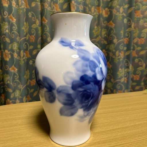 745 大倉陶園　ブルーローズ　花瓶　28cm 49a_8011.jpg