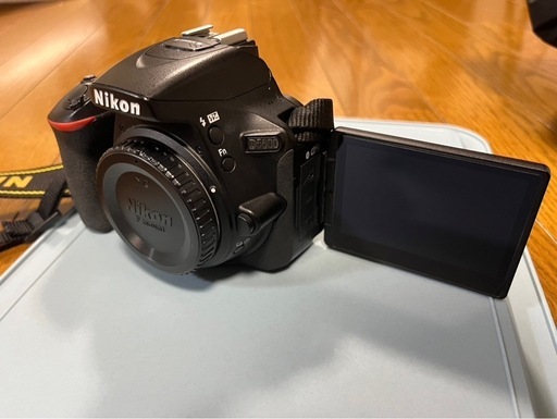 Nikon ニコン D5600 ダブルズームキット デジタル一眼レフカメラ【中古