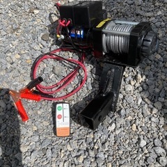 【売済】ヒッチ 電動ウインチ　atv4000lb リモコン付き