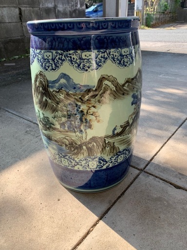磁器傘立て？