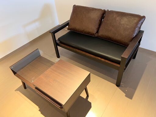 引き取り限定】モダンな2人掛けソファ＆コーヒーテーブルセット - 美品