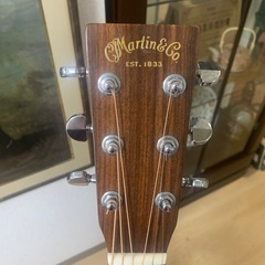 Martin D-18
