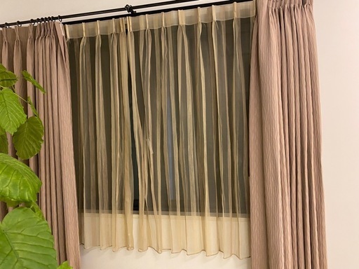 Happy Day Curtain ハッピーデーカーテン　高級オーダーカーテン　レース　腰高窓用　ベージュ　ドレーププリーツ加工　両開き