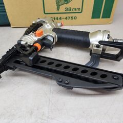 引取限定】【中古美品】HIKOKI 38mm常圧フロアタッカ N3804MF 【安佐 
