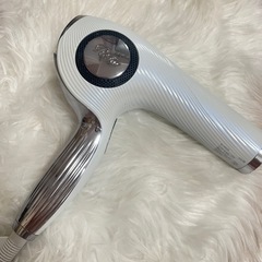 1週間限定 特別価格！ リファ ドライヤー ホワイト 2023年製 AB12 リファ ReFa ヘアドライヤー2023年製 ホワイト ReFa/リファ〉リファ