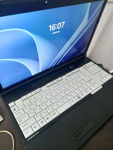 富士通　Core i3 SSD＋HDD搭載　メモリ4G