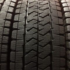 BS BRIDGESTONE BLIZZAK VL10 195/80R15 107/105N LT 15インチ スタッドレス 4本 22～23年製 バリ溝 ハイエース キャラバン等　(KTO099)