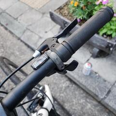 クロスバイク　美品　７００ｘ２８ｃ　6変速　白　配達可能