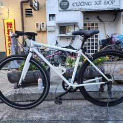 クロスバイク　美品　７００ｘ２８ｃ　6変速　白　配達可能