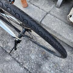 クロスバイク　美品　７００ｘ２８ｃ　6変速　白　配達可能