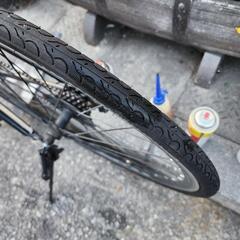 クロスバイク　７００ｘ２８ｃ　６変速　美品　黒　配達可能