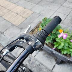 クロスバイク　７００ｘ２８ｃ　６変速　美品　黒　配達可能