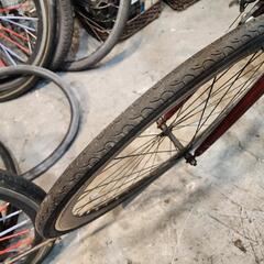 クロスバイク　美品　７００ｘ２８ｃ　７変速　赤　配達可能