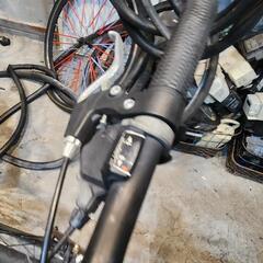 クロスバイク　美品　７００ｘ２８ｃ　７変速　赤　配達可能