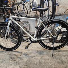 クロスバイク　７００ｘ２８ｃ　７変速　美品　白　配達可能