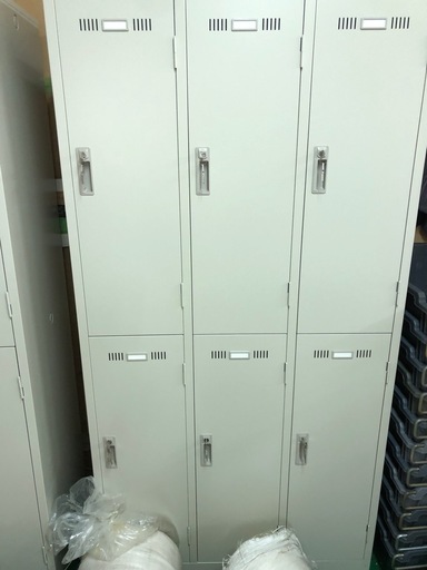 売約済み】【武蔵小山店】 4人用 細型 スチールロッカー 鍵付き 売約済み】【武蔵小山店】 4人用 細型 スチールロッカー 鍵付き
