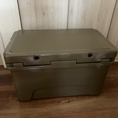 タラスブルバ　クーラーボックス　42L