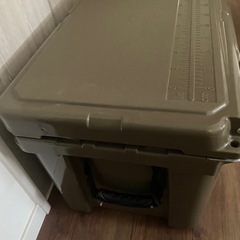 タラスブルバ　クーラーボックス　42L