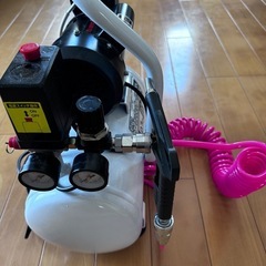 エアーコンプレッサー　10L オイルレス　