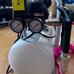 エアーコンプレッサー　10L オイルレス　