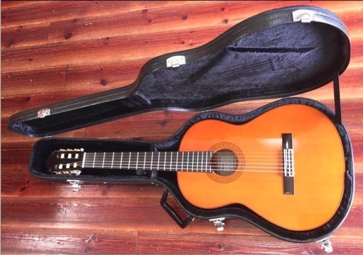 YAMAHA クラシックギターC 325（ハードケース付き）\n