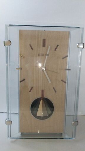 SEIKO     クリスタル電波置時計　三角柱回転飾り付き