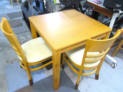 美品 ダイニングテーブル 椅子 2客セット 2人掛け用 正方形型 3点セット 75㎝×75㎝ ダイニング家具 セット